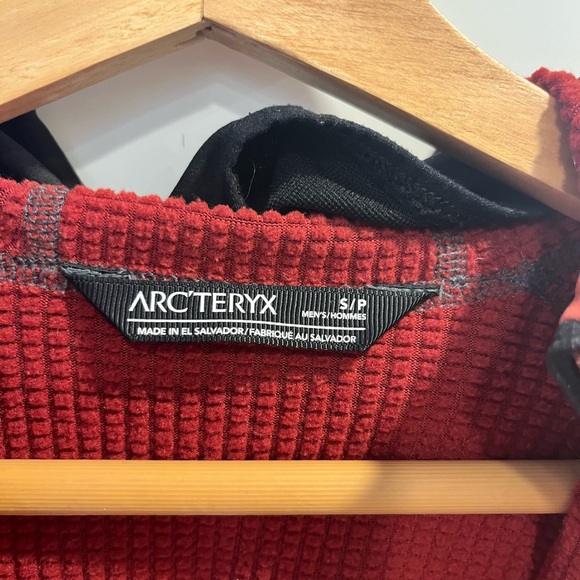 Arcteryx Konseal Hoodie (burgundy with gray trim color) - Picture 3 of 4